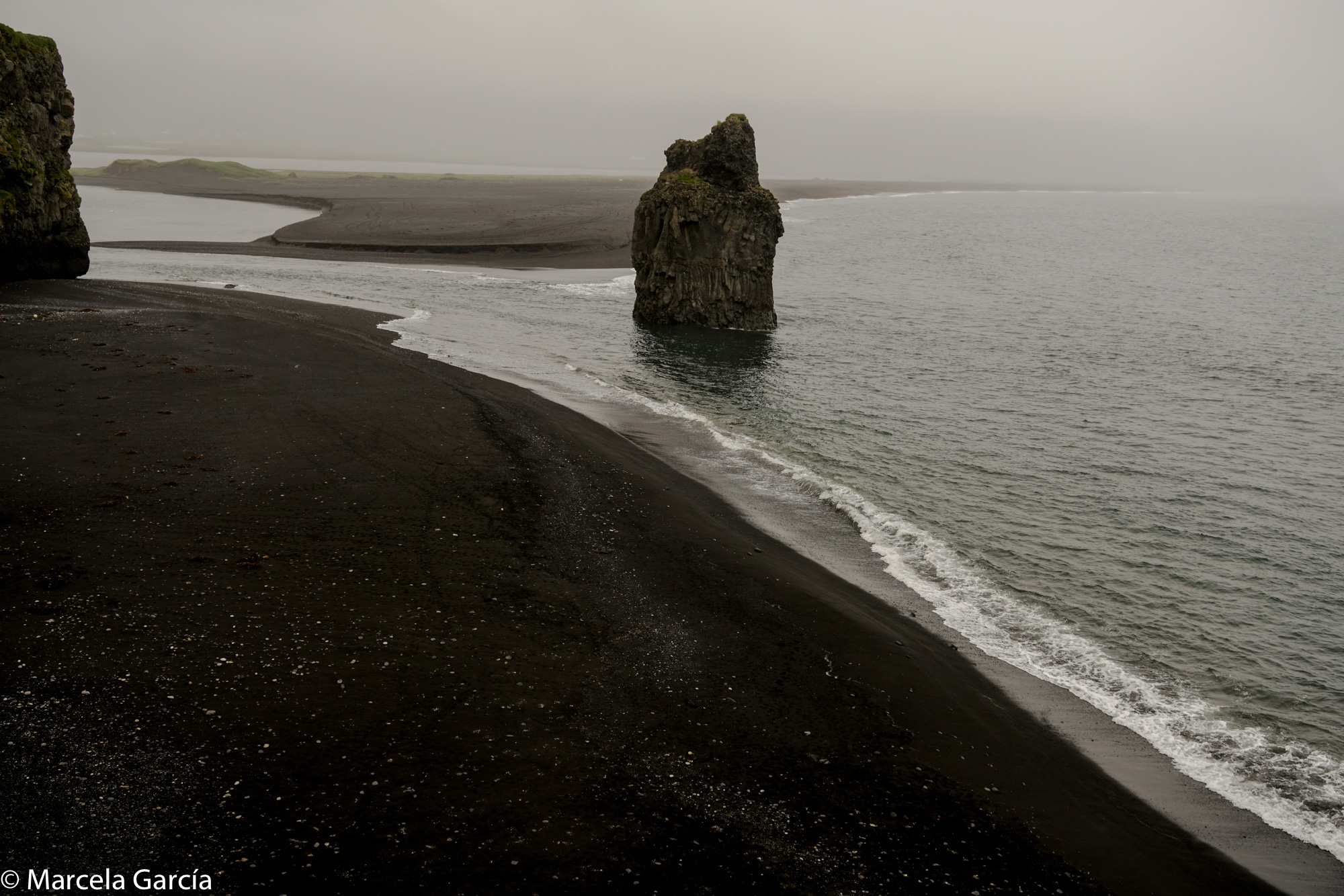 Playa de arena negra en Reynisfjara